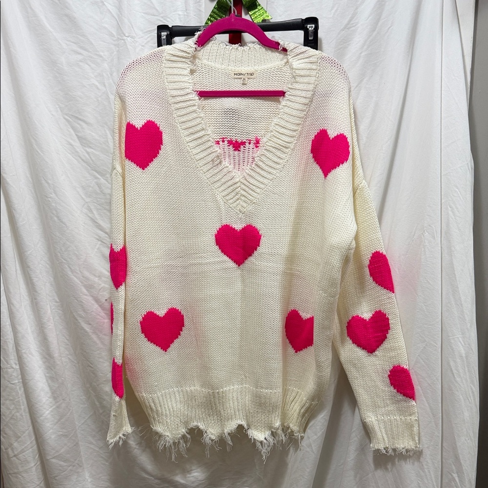 Main Strip Ivory V-Neck Sweater with Fuchsia Hearts